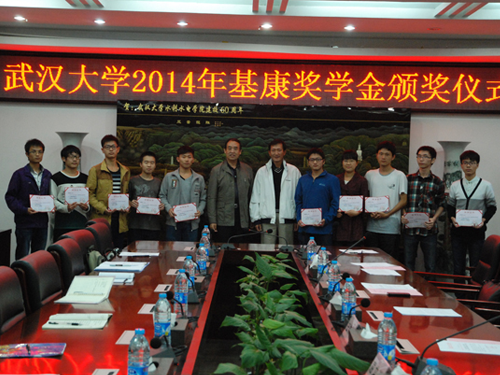 反哺社會 助力成才：基康獎學金獎掖水院學子-1.png